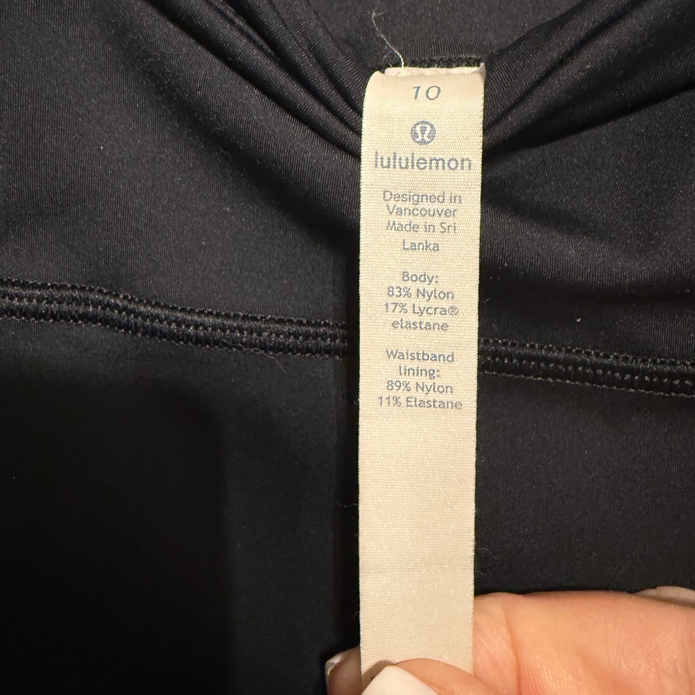 Lululemon Black Cropped Leggings with Pockets Size 10 - Picture 11 of 12